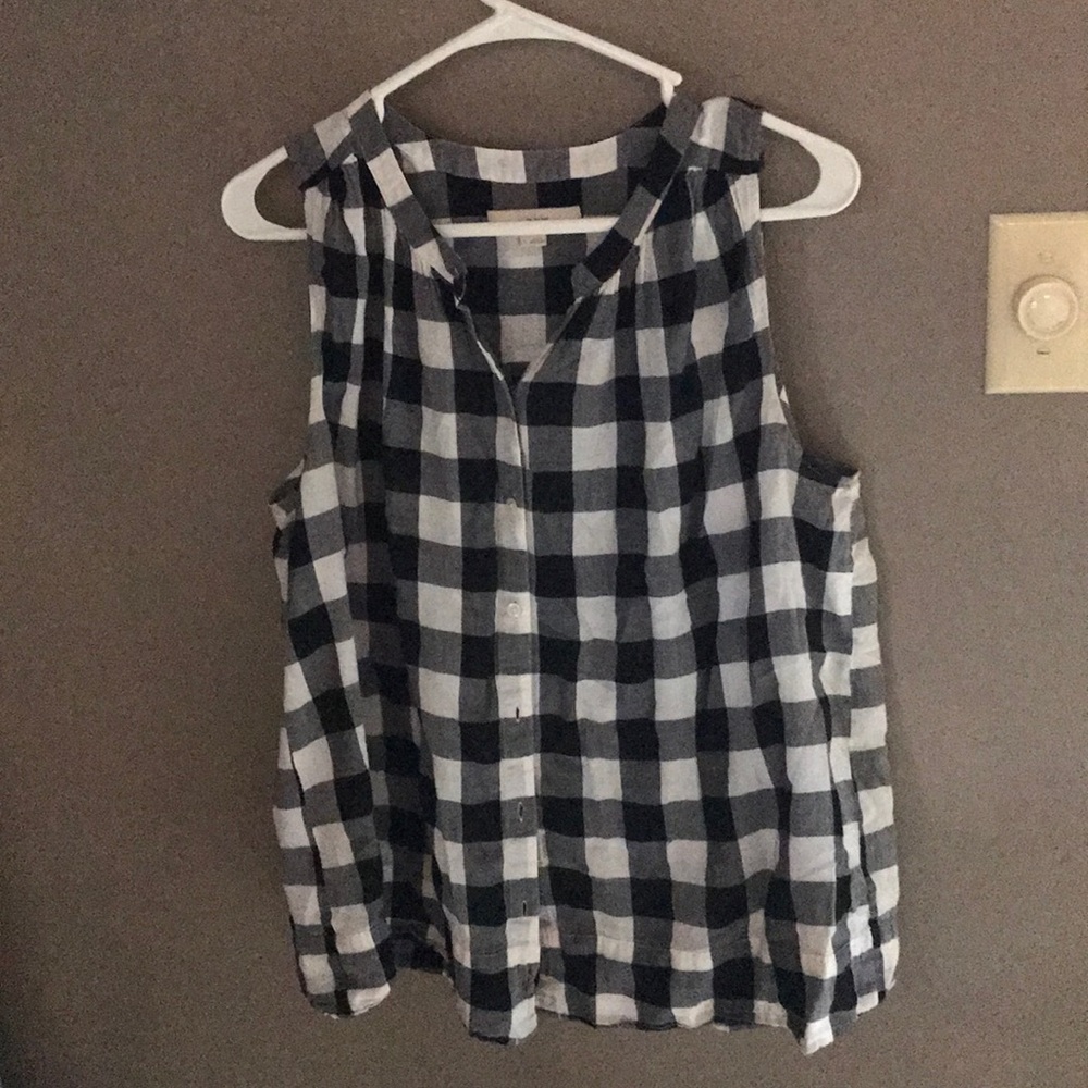 LOFT black and white button down tank.